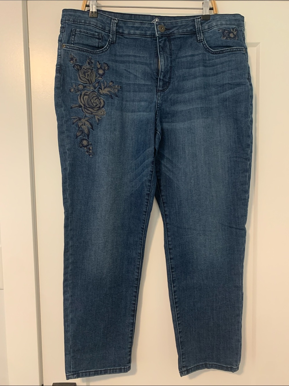St John's Bay Denim Embroidered Jeans Size 16 Floral Strechy